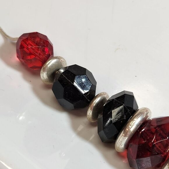 GUC Black & Red Necklace - Picture 4 of 5